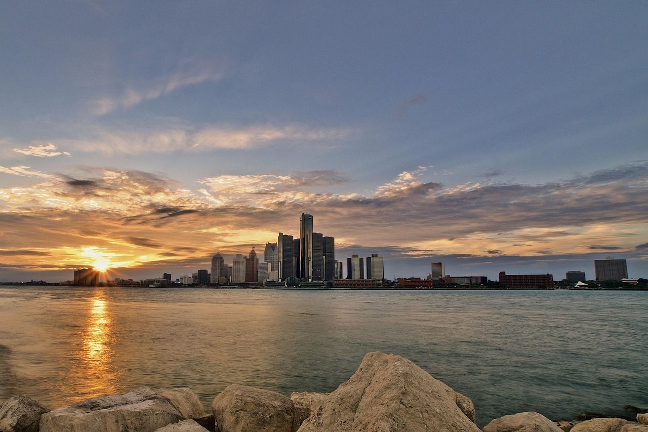 detroit michigan skyline
